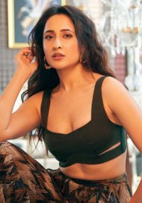 pragya jaiswal 5